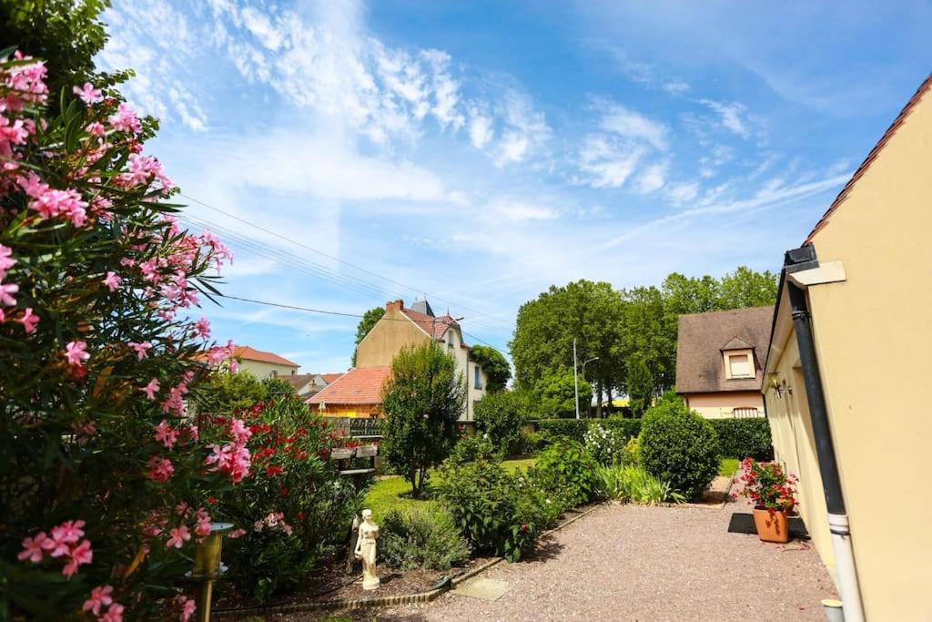 F3 80 M2 Longere Plain Pied Au Centre Auxonne. Villa Exterior photo